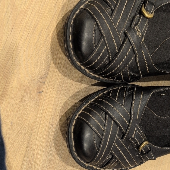 Clarks Chic Black  Leather Loafers with Stitch Detailing. Size 9.5 - Picture 5 of 6